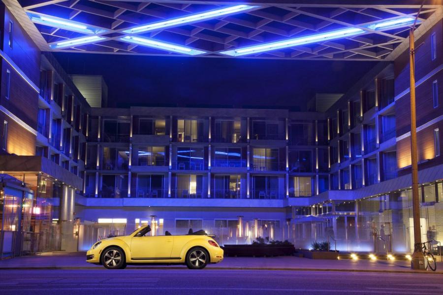  Volkswagen Beetle Cabriolet 2012 года  (фото 21 из 107)